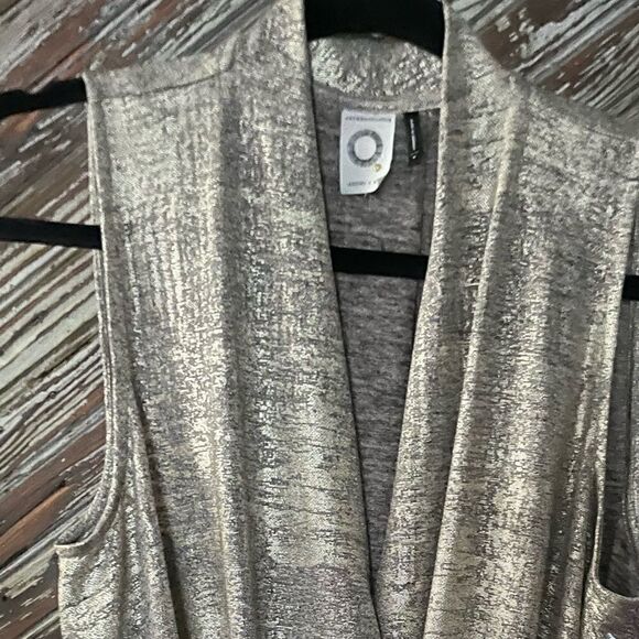 Akemi & Kin metallic top - Picture 9 of 9